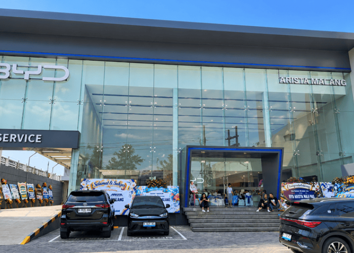 Grand Opening BYD Arista Malang, Gelar Tasyakuran dan Hadirkan SPKLU Ultra Fast Charging 200 kW