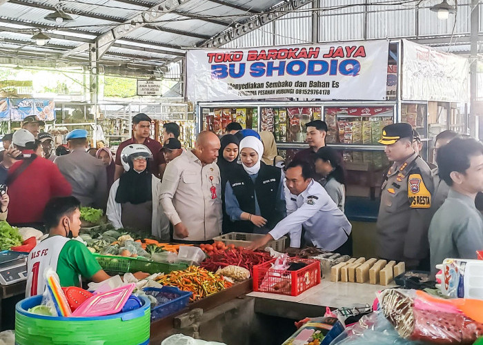 Sidak Pasar, Ketua DPRD Kota Malang dan Wawali Dikeluhi Pedagang soal Pasokan Sembako yang Terlambat