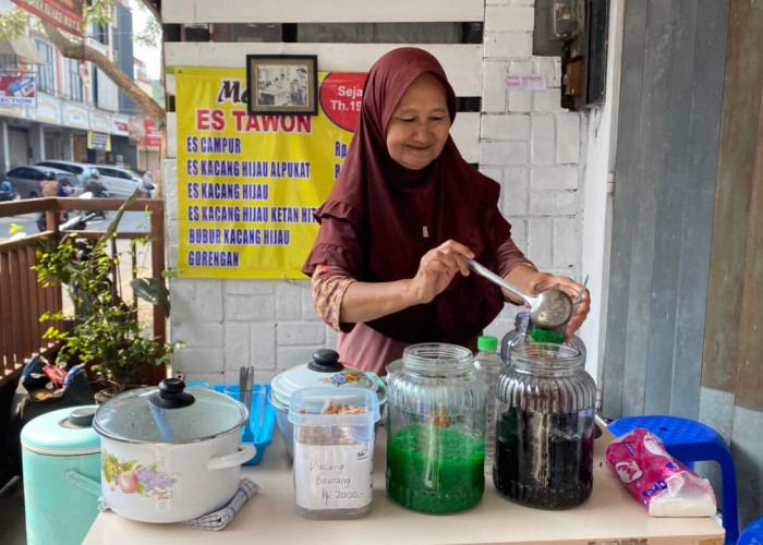 Es Tawon Legendaris Malang Bertahan sejak 1955, Setia Menjaga Rasa dengan Madu dan Gula Asli