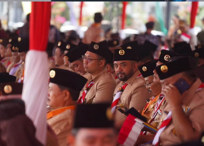 Wakil Wali Kota Batu Pimpin Kontingen Kota Batu Hadiri Upacara Hari Pramuka di Atas Kapal Perang TNI AL