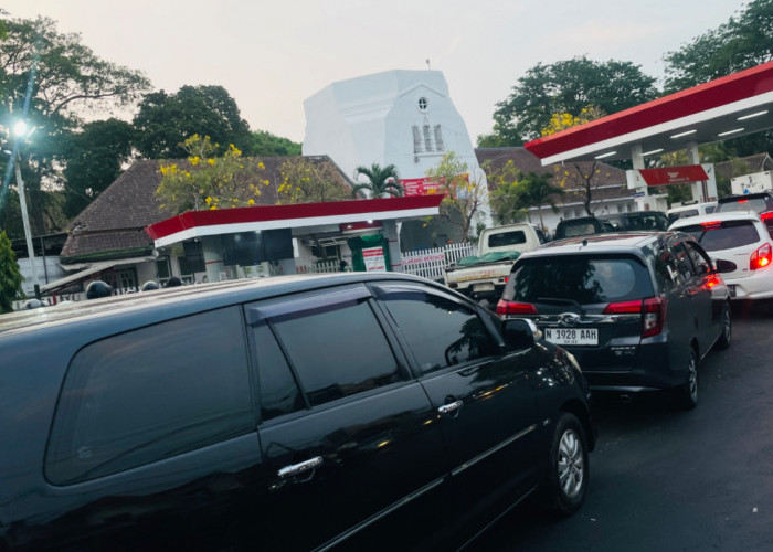 Antrean SPBU Malang Mengular, Pertamina Pasok 720 Kiloliter BBM per Hari
