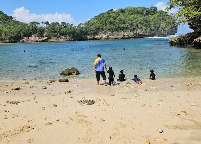 Bupati dan Jajaran Pejabat Kabupaten Malang Reli Wisata sekaligus Bersih-Bersih Pantai Ngliyep