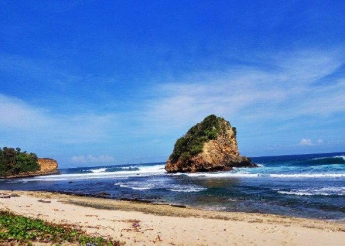 Menguak Sejarah dan Filosofi Nama Pantai Ngudel Malng di Pesisir Malang Selatan