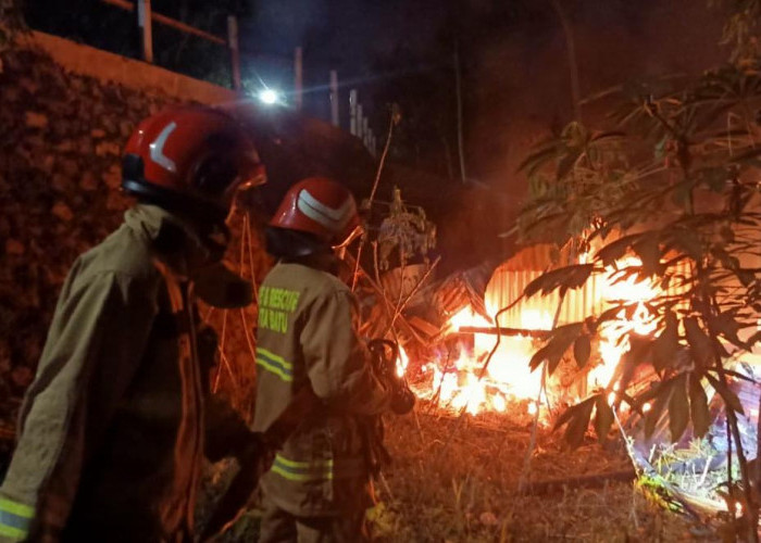 Kebakaran Kandang Bikin Panik Warga Beji Kota Batu 