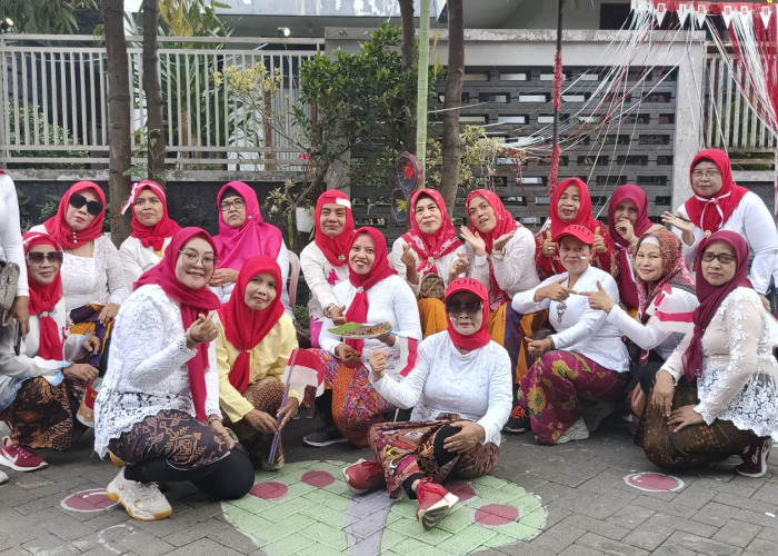 Komunitas Ibu-Ibu SBKN Malang, Tetap Lincah Senam Meski Berkain  Kebaya