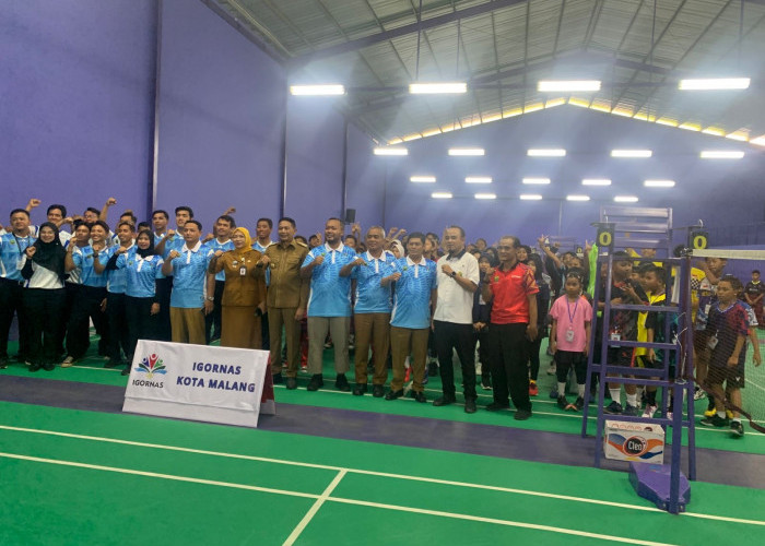 Para Atlet Muda Berlaga di Festival Bulutangkis U-15 Piala Menpora Seri Regional Jatim di Malang