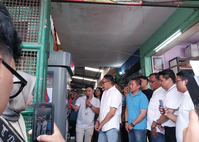 Air Minum Murah Kini Hadir di Malang, Warga Bisa Isi Galon Hanya Rp5.000 di SPAM Pasar Klojen