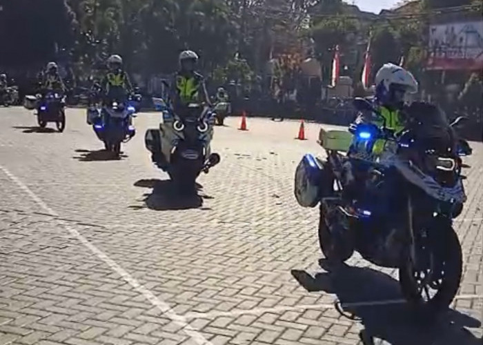 Heboh di Hari Bhayangkara! Aksi Srikandi Safety Riding Polwan Polres Malang Curi Perhatian Ribuan Penonton
