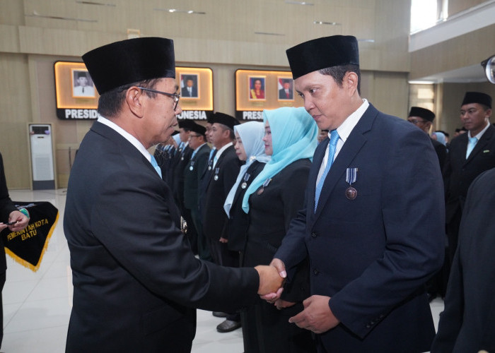 156 ASN Kota Batu Terima Penghargaan Satyalancana Karya Satya, Wali Kota Nurochman Ajak Perkuat Integritas dan