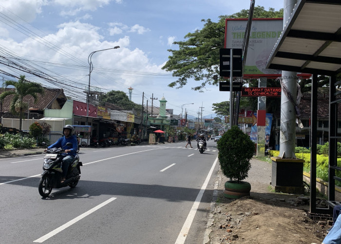 Lalu Lintas Jalan Raya Sengkaling Terpantau Sepi, Pengendara Tetap Diimbau Waspada