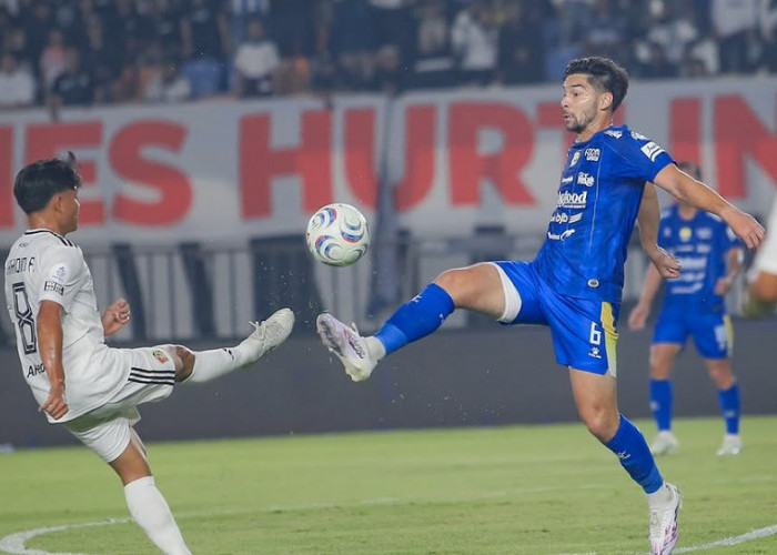 Persib Bandung Selamat dari Tekanan Persik, Gol Kilat Julio Cesar dan Drama VAR Warnai Laga