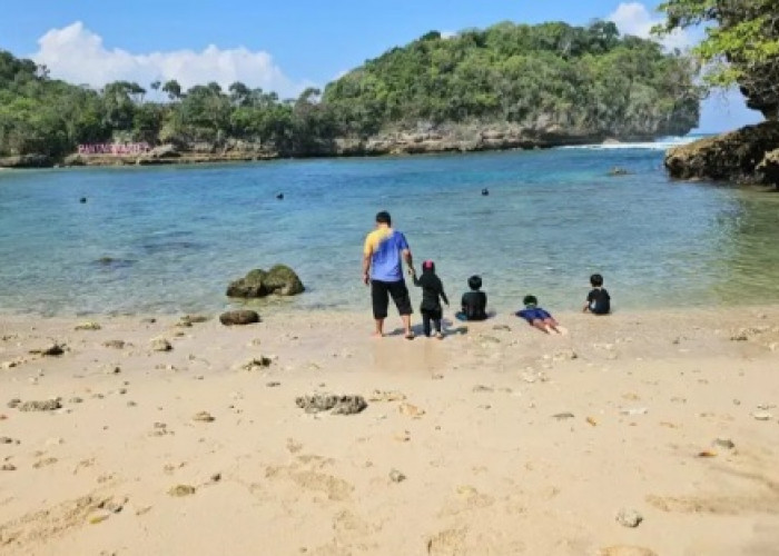 Menikmati Pesona Pantai Ngliyep, Permata Klasik di Pesisir Malang Selatan yang Tak Pernah Pudar