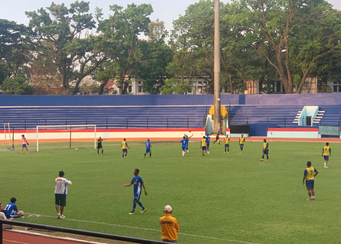 Seru! Trofeo U-50 Meriahkan HUT ke-80 TNI di Stadion Gajayana Malang