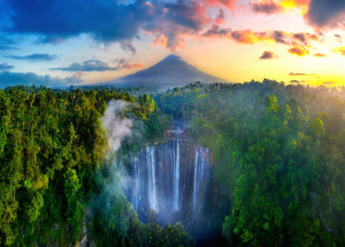 Jalur Menuju Gunung Semeru Diperkirakan Hujan, Pendaki Diminta Waspadai Potensi Longsor