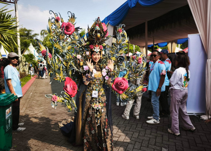 Carnival Custom Competition Meriahkan Specta Flora Festival 2026, 70 Peserta Tampilkan Kostum dari Bunga