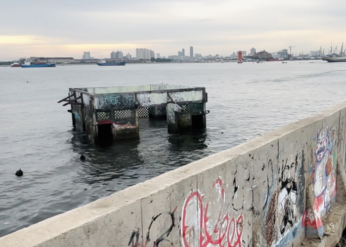Masjid Wal Adhuna, Saksi Bisu Tenggelamnya Kampung Nelayan di Muara Baru