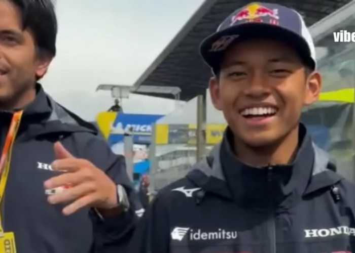 Veda Ega Pratama Bikin Haru di Grid Moto2, Aksi Sederhananya ke Mario Aji Jadi Sorotan