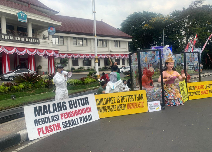 Aktivis Lingkungan Demo di DPRD Kota Malang, Tuntut Perda Pembatasan Plastik Sekali Pakai