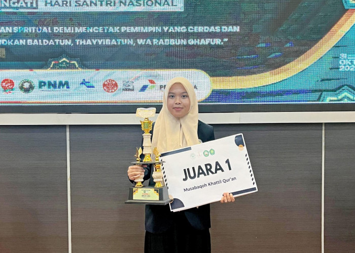 Mahasiswi UM Alfiyatun Nur Amaliyah Juarai Seni Kaligrafi di MTQ Nasional!