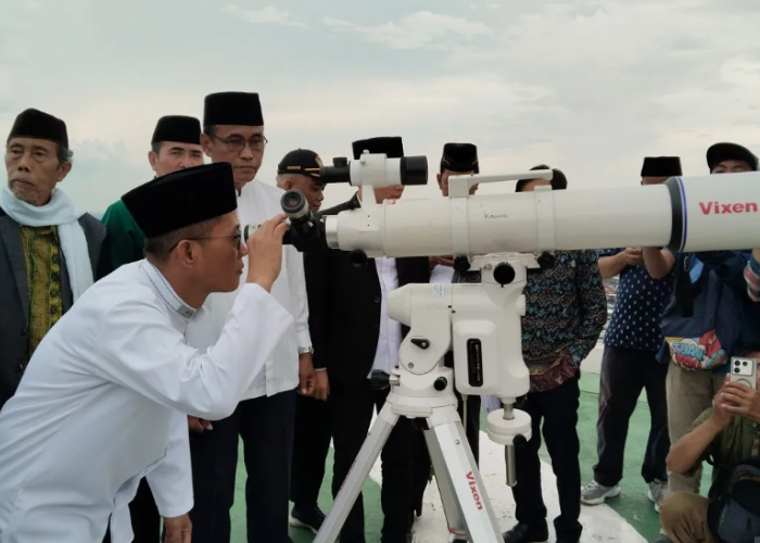 Hilal: Antara Kepastian Angka, Kesalehan Mata, dan Dewasanya Kita