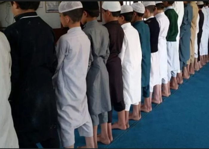 Cara Merapatkan Shaf atau Barisan Salat Berjemaah sesuai Tuntunan Rasulullah 
