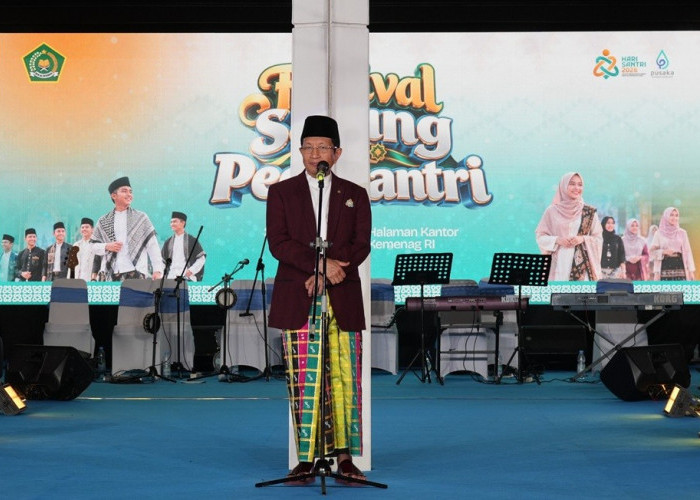 Menag Ajak ASN Kemenag Bersarung dan Berpeci Sepekan Sekali, Diusulkan Hari Selasa