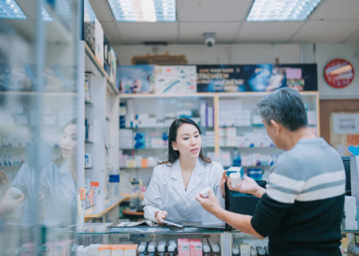 25 September Hari Farmasi Sedunia: Peran Apoteker sebagai Garda Depan Kesehatan Global