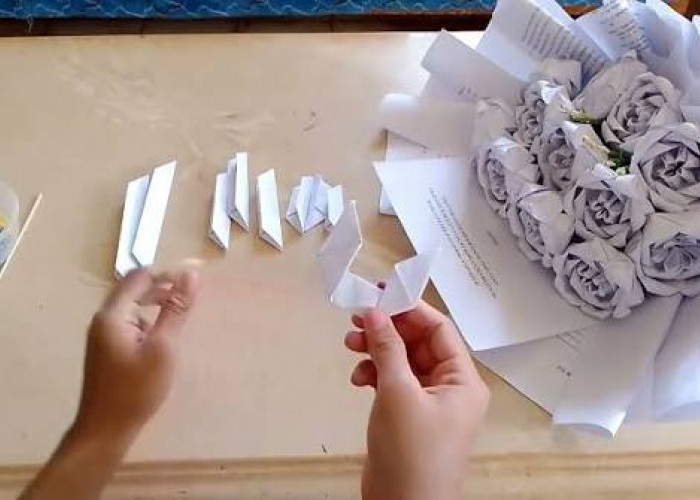Kreasi Ramah Lingkungan dan Penuh Memori: Tutorial Membuat Buket Bunga dari Kertas Bekas Skripsi