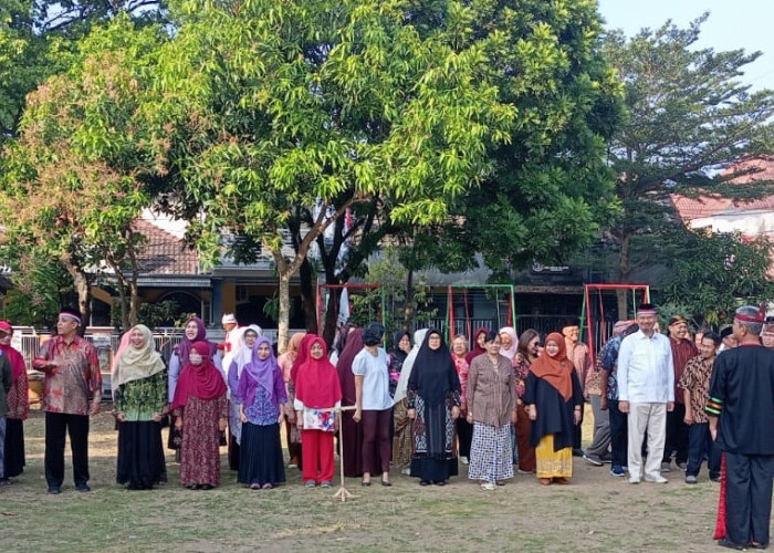 Warga Perumahan BMW Sulfat Kompak Gelar Upacara HUT RI ke-80