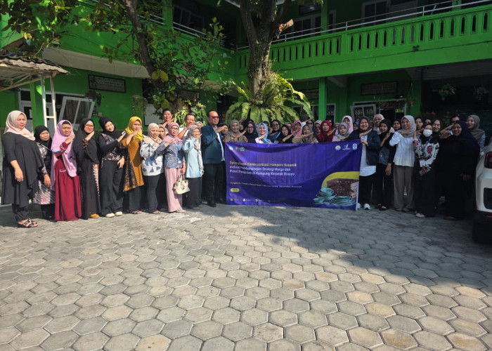 Fakultas Vokasi UB Perkuat Komersialisasi Hampers Keramik Dinoyo melalui Strategi Harga dan SOP Pemesanan