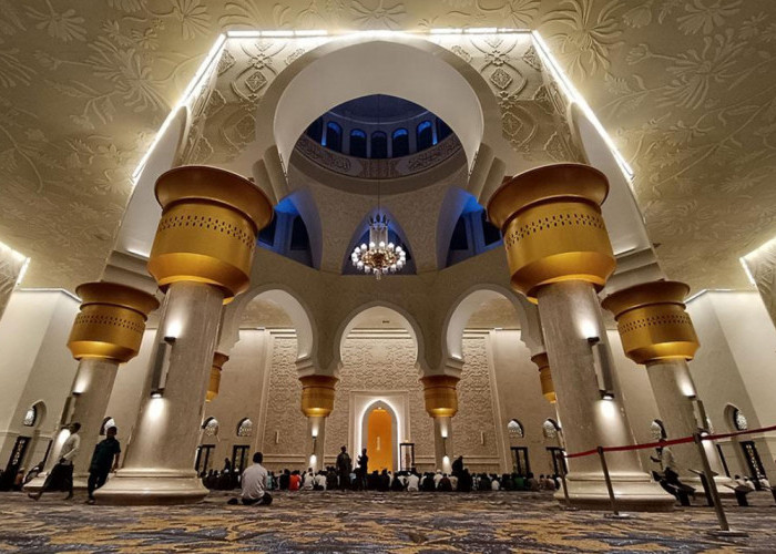 9 Spot Foto Terbaik di Masjid Raya Sheikh Zayed Solo, Nomor 5 Jadi Favorit Wisatawan