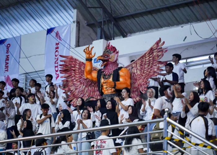 Tribun DBL Malang Berubah Jadi Panggung Nasionalisme, Ada Bendera Raksasa hingga Garuda 4D