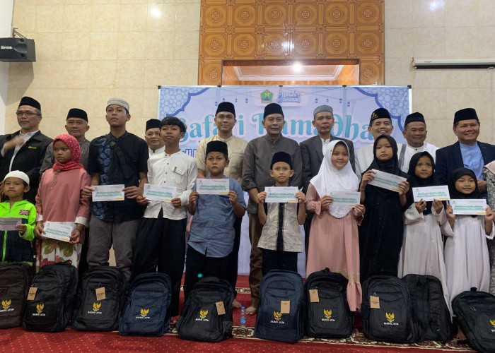Safari Ramadan 2026 di Masjid Al Firdaus Kemantren, Wahyu Hidayat Serahkan Santunan Anak Yatim