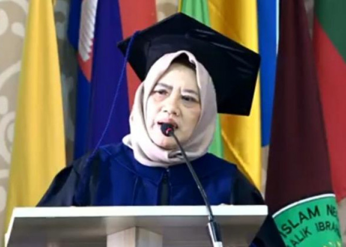 Fokus Teliti Keaneragaman Budaya di Pesantren, Antarkan Akademisi Asal Gondanglegi Raih Gelar Guru Besar 