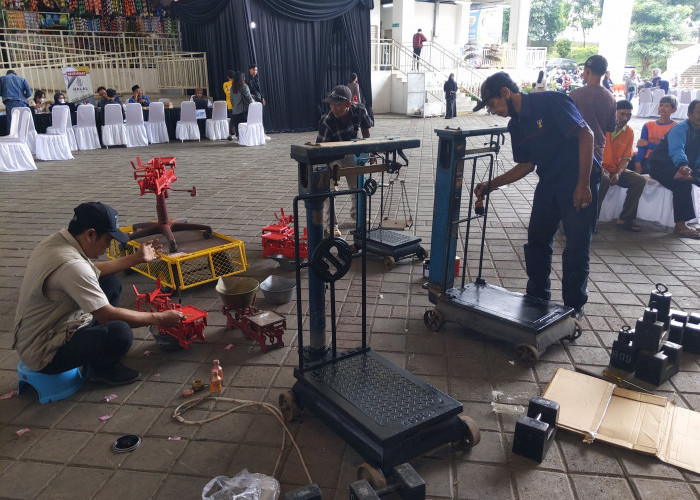 ‎Peringati Hari Metrologi Dunia, Timbangan Pedagang Pasar Among Tani Ditera Ulang  ‎