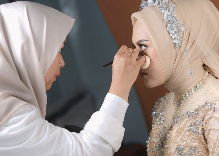 Trik Makeup Artist Bertahan di Musim Sepi, Konten Sosmed Jadi Senjata saat Bulan Suro