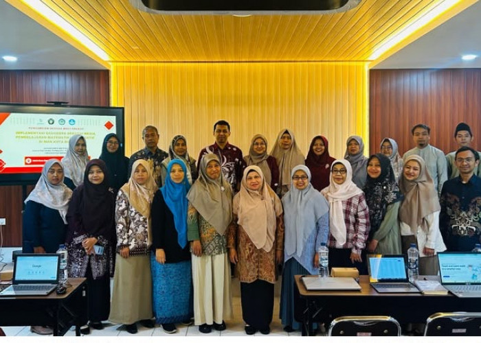 Guru MAN Kota Batu Dilatih GeoGebra oleh Tim UB, Pembelajaran Matematika Didukung Visualisasi 3D