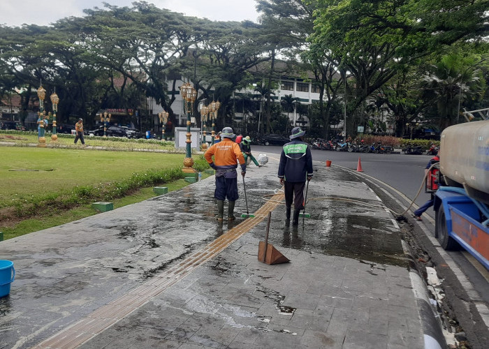 Gedung DPRD Masih Dipenuhi Coretan, Dinas Lingkungan Bersih-Bersih