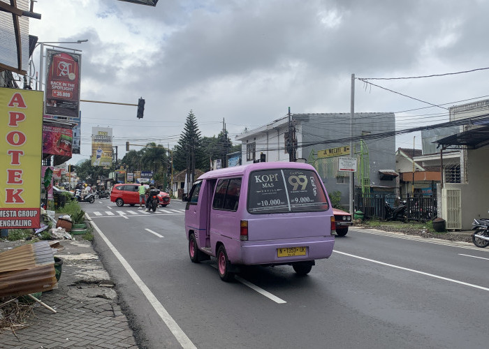 Pagi Ramai Lancar di Pertigaan Polsek Dau, Lalu Lintas Sengkaling Terkendali
