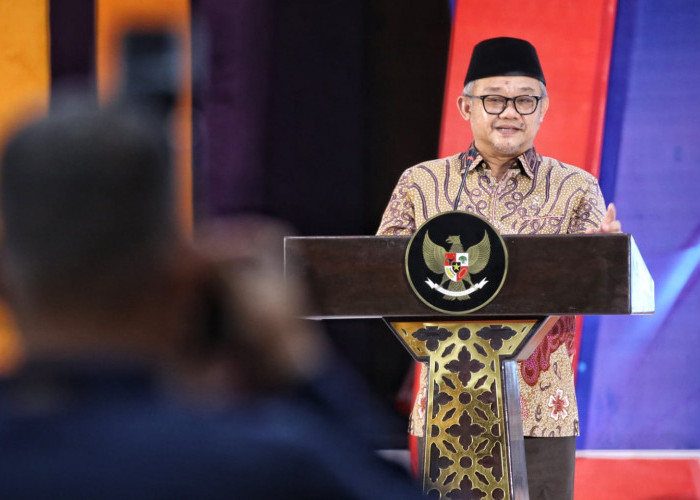 Mendikdasmen Bebaskan Sekolah Pakai K-13 atau Kurikulum Merdeka