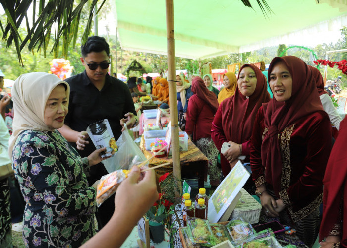 Peringati Hari Kartini, Wakil Bupati Malang Ajak Perempuan Tirtoyudo Jadi Penggerak Ekonomi Desa