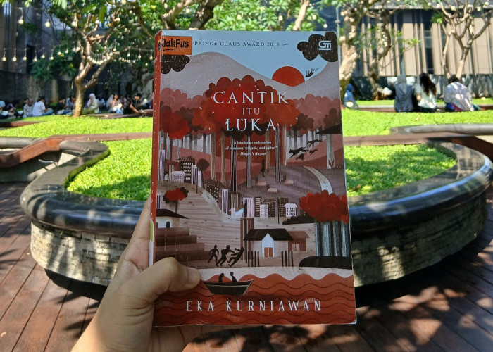 Luka Sejarah dan Kemunafikan Moral: Refleksi Mendalam di Balik Realisme Magis Novel 'Cantik Itu Luka'