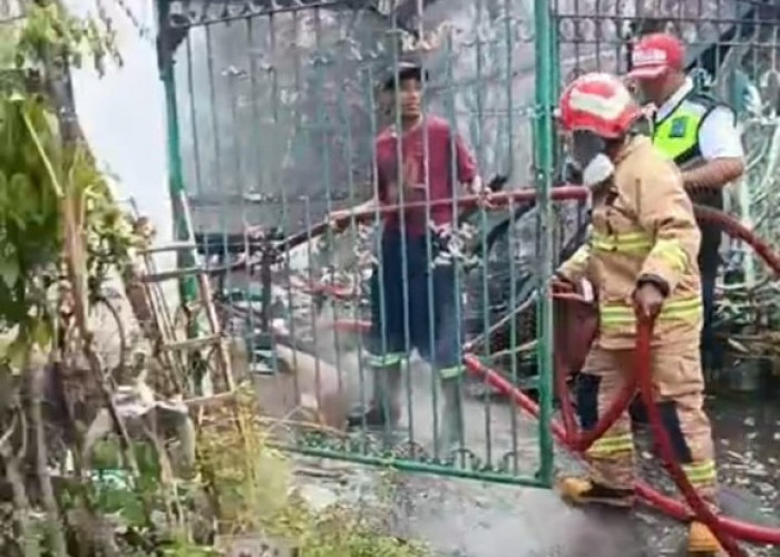 Rumah Kosong Ditinggal Luar Kota Terbakar