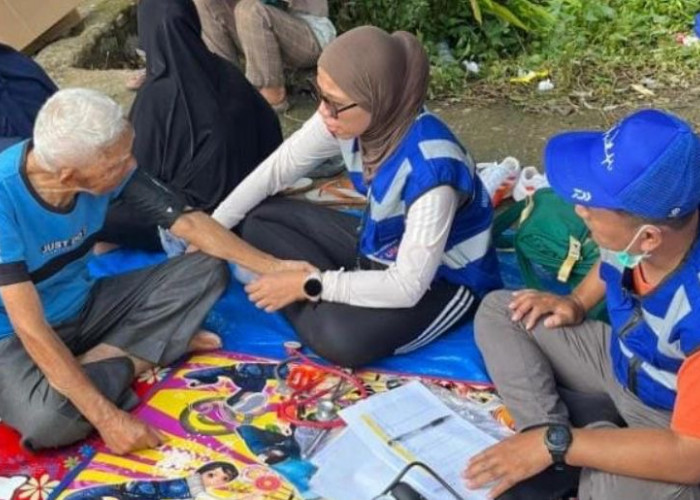 Tim Tanggap Darurat UM Turun ke Agam, 84 Warga Terdampak Banjir Terima Layanan Medis dan Edukatif
