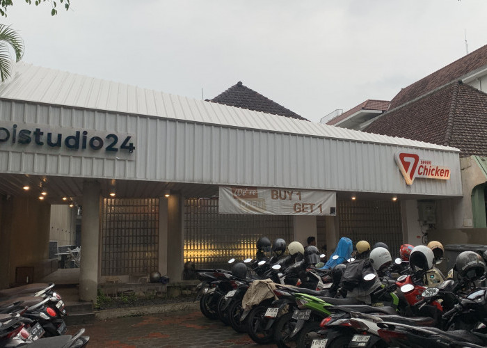 Rahasia Kopi Studio 24: Sekasir dengan Seven Chicken, B1G1, hingga Kue Gratis bagi Pe-review di Google Maps