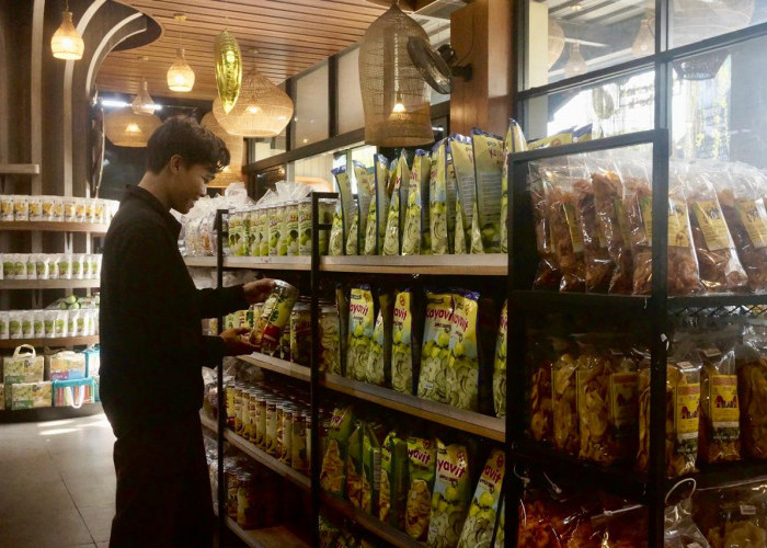 Pusat Oleh-Oleh di Batu Terkena Efek Domino Dolar: Harga Kripik Tempe, Pie Apel, Sambal Lauk Naik