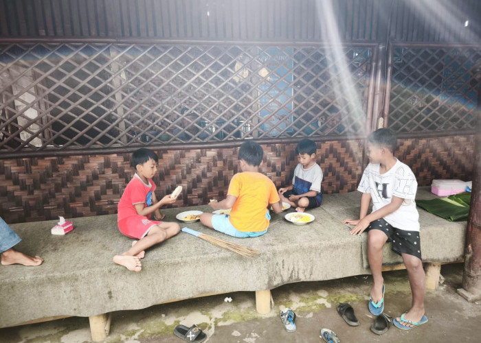 Anak Bebas Pilih Lauk Sepuasnya Cuma Rp2 Ribu di Warung Mbak Sih Pujon 