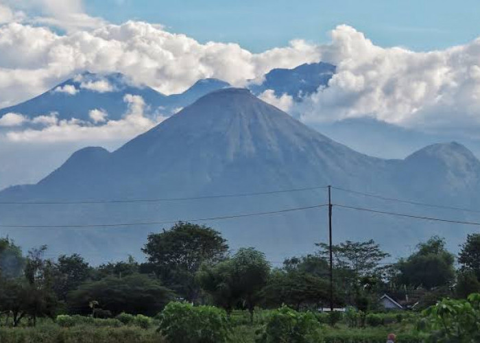 Waspada 'Gusty' di Pantai, Cerah di Puncak: Ini Panduan Lengkap Taklukkan Akhir Pekan di Malang Raya!