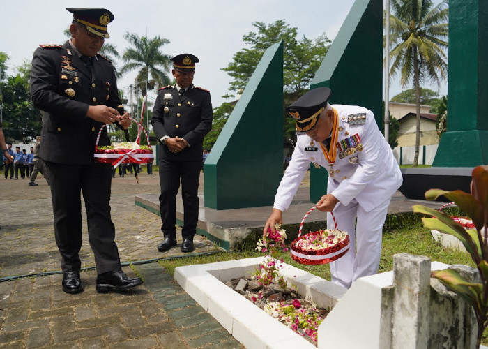 Di Kabupaten, Bupati Malang Pimpin Upacara Peringatan Hari Pahlawan, Kapolres Pimpin Tabur Bunga