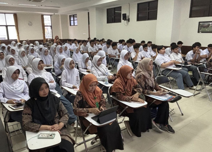 SMA Islam PB Soedirman Cijantung Jakarta Kunjungi FAST UB, Siswa Kenali Dunia Peternakan Modern